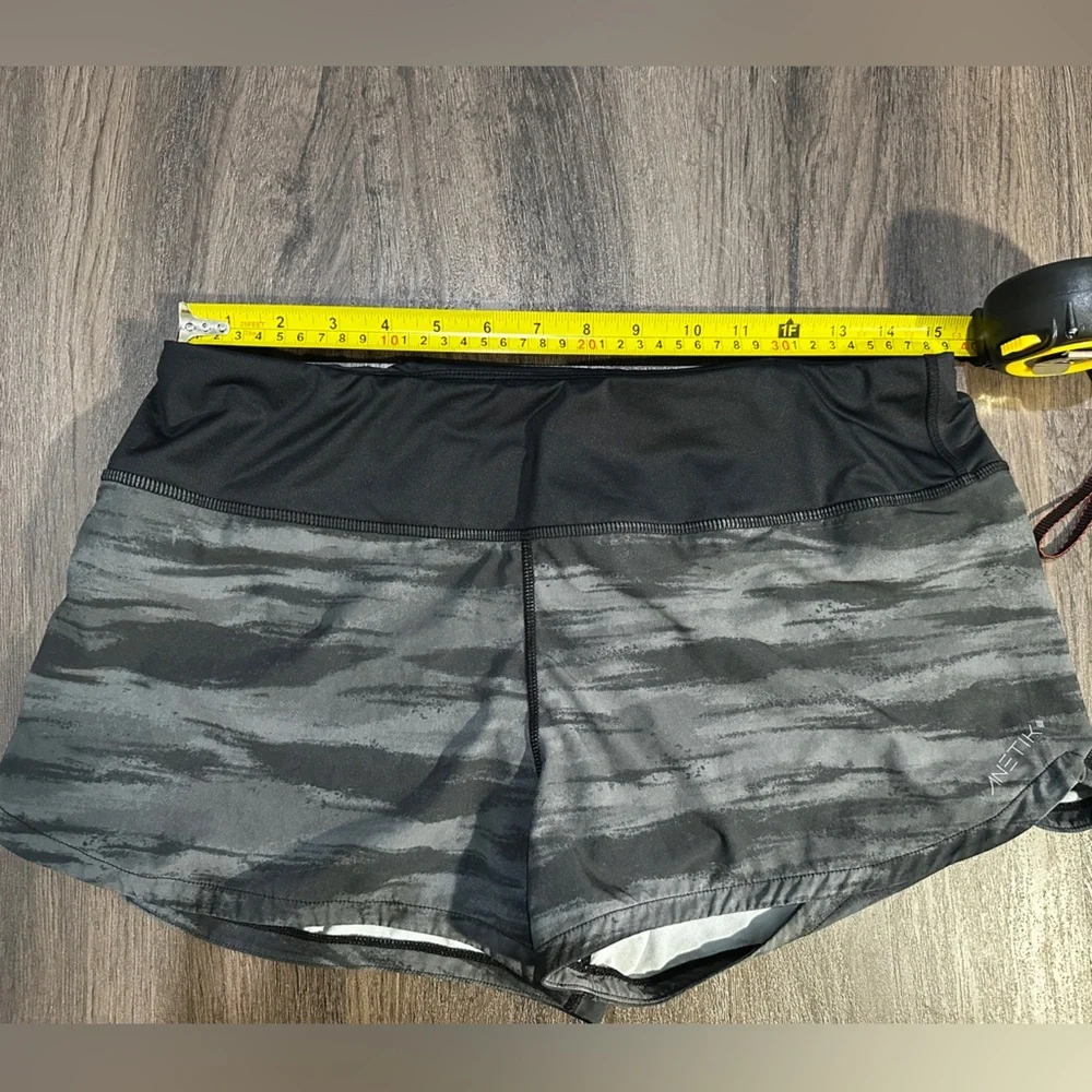 Anetik Athletic Shorts Women’s Medium Black Gray Printed Performance Running